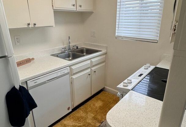 2 beds, 1 bath, 704 sqft, $1,995, Unit 202