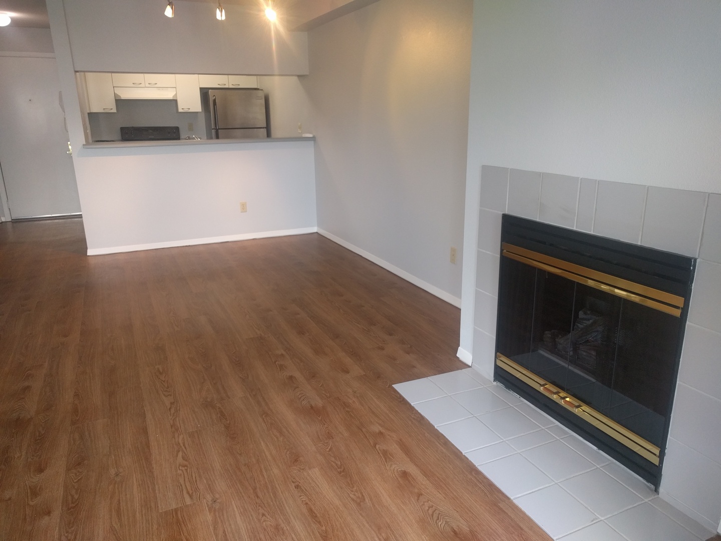 Beautiful 1BDR in the Heart of Upper Queen Anne w/ Huge Private Patio!!!