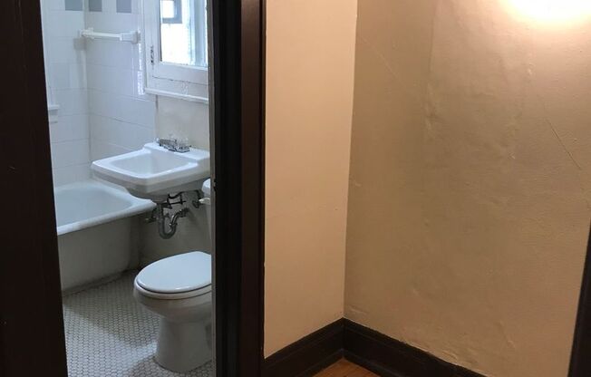 Studio, 1 bath, $775, Unit 106