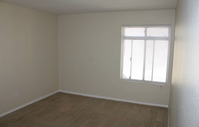 2 beds, 1 bath, $2,400