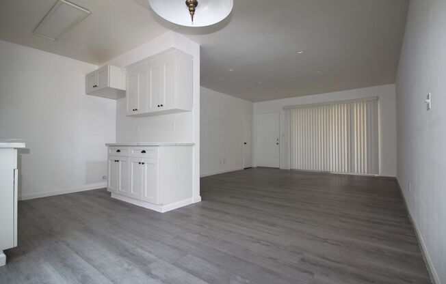 7121 WOODMAN AVE.