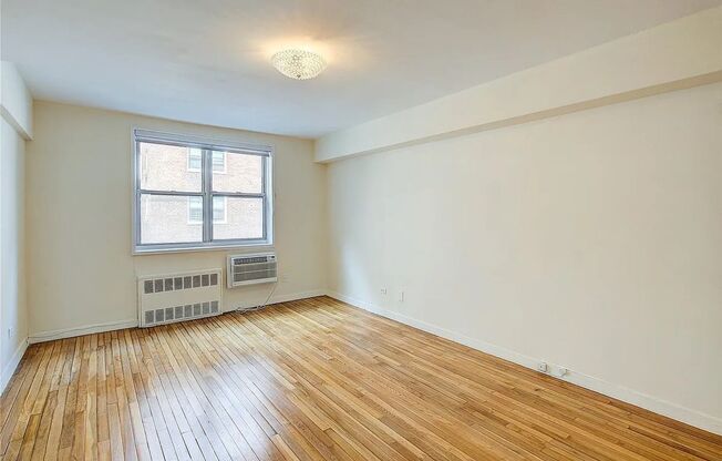 1 bed, 1 bath, $1,700, Unit APARTMENT 3J