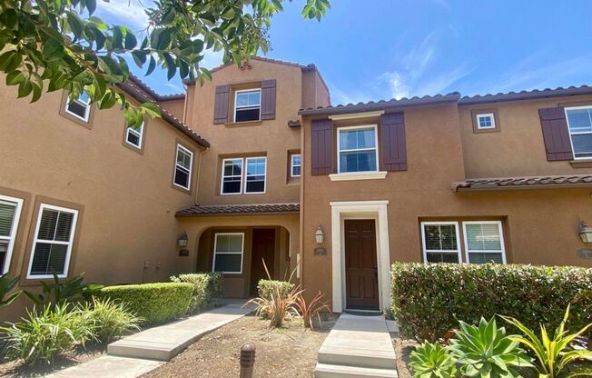 Beautiful Upgraded 3br 3.5 baths 2 car Garage Granite Kitchen $3890
