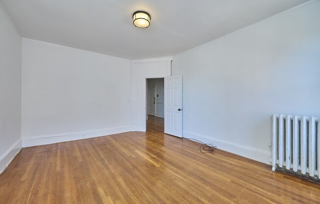 2 beds, 1 bath, 820 sqft, $2,700, Unit 11