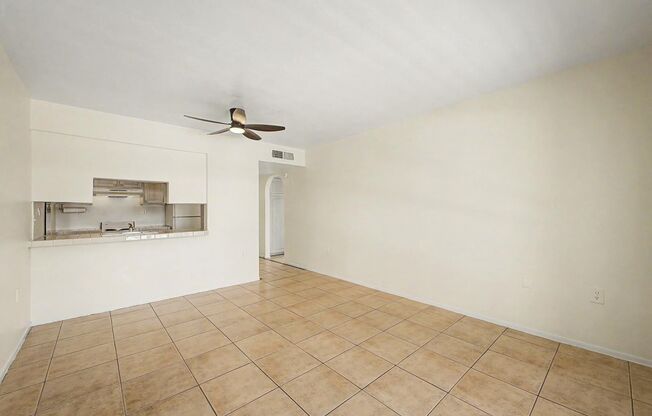 3033 E Devonshire , Adult Community , 1bed/1bath, very clean and move in ready!