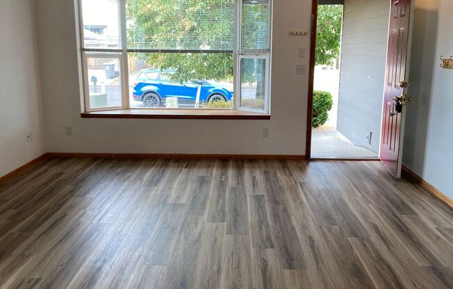 Spacious 3-bedroom/1 bath duplex in Albany!
