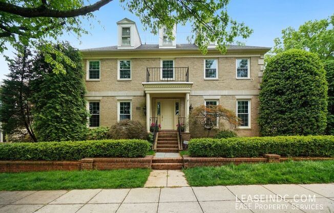 3204 ELLICOTT ST NW
