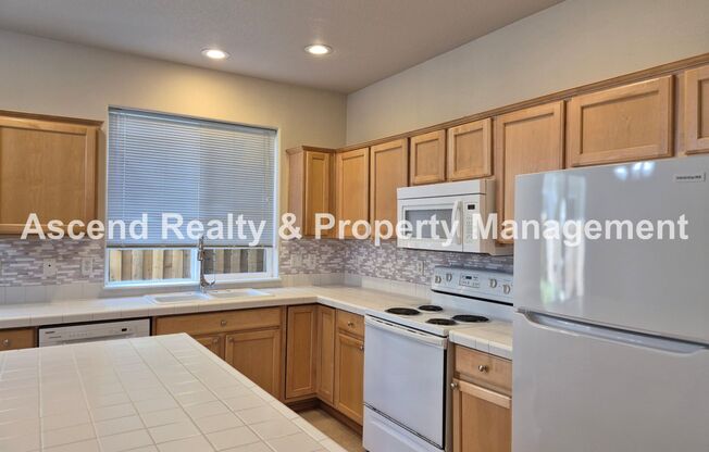 **Move In Special**Beaverton Convenience with Central AC & Attached Garage  Minutes to MAX, Costco, Nike & Parks