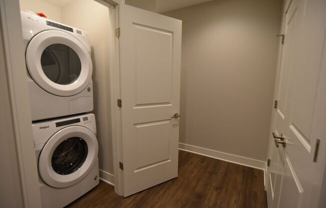 2 beds, 2 baths, 976 sqft, $4,175, Unit 3833-317