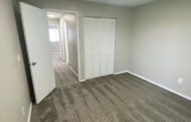 2 beds, 1 bath, 1,105 sqft, $875, Unit 2703-304