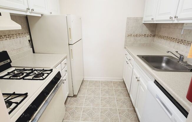 1 bed, 1 bath, 454 sqft, $1,275, Unit H-14