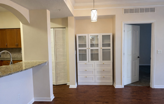 2 beds, 2 baths, $1,695, Unit 206