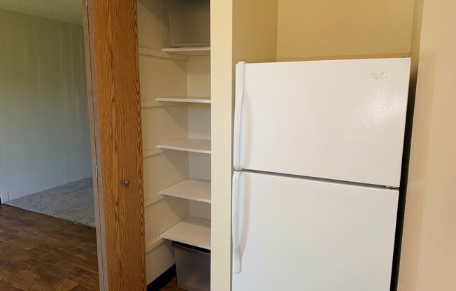 3 beds, 1 bath, 906 sqft, $1,799, Unit 14