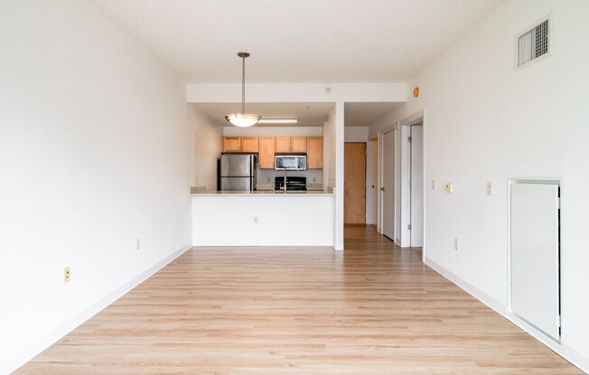 1 bed, 1 bath, 661 sqft, $1,825, Unit 0902