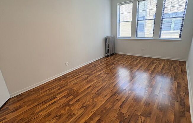 3 beds, 1 bath, 1,003 sqft, $1,350, Unit CA 127.5-2W