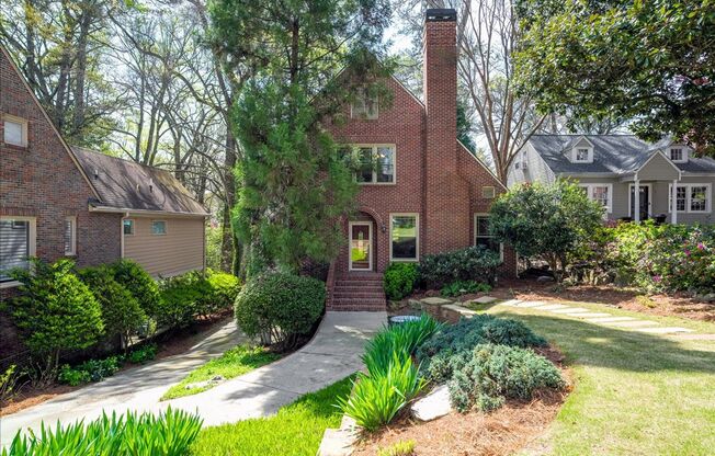 Classic Comfort Meets Modern Style in Garden Hills