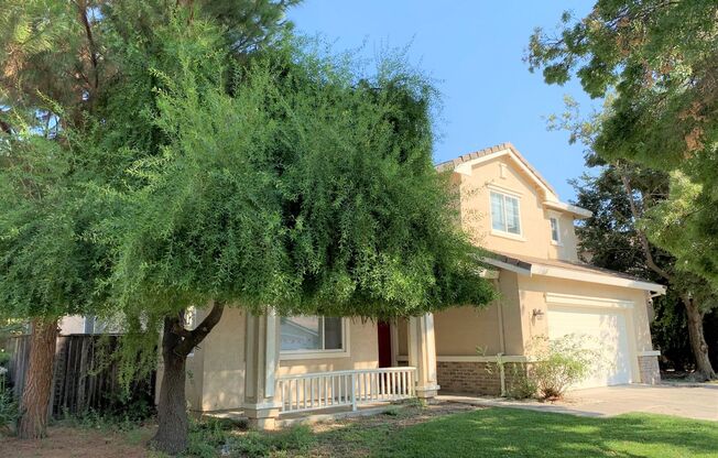 Stunning 4 bedroom, 2 story home in Mace Ranch. This is a fall rental.