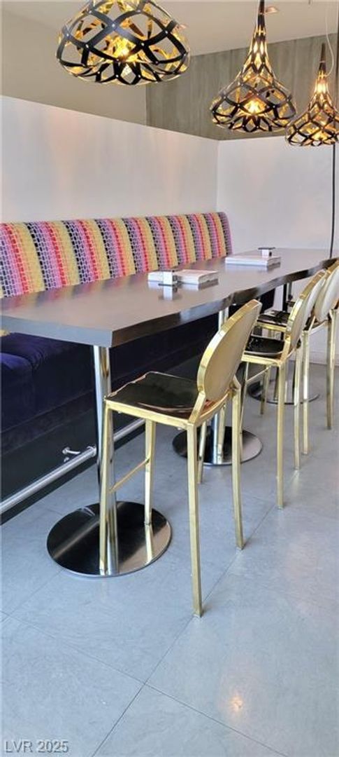 1 bed, 2 baths, $2,977, Unit Juhl Highrise