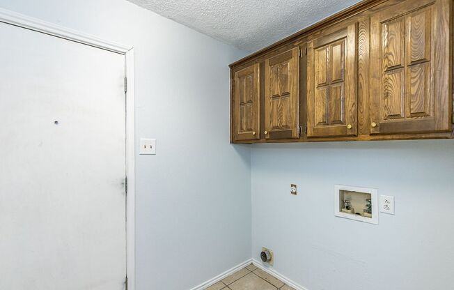 3 beds, 2 baths, $1,525