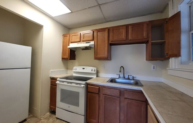 3 beds, 1 bath, 1,600 sqft, $1,700, Unit Unit 2