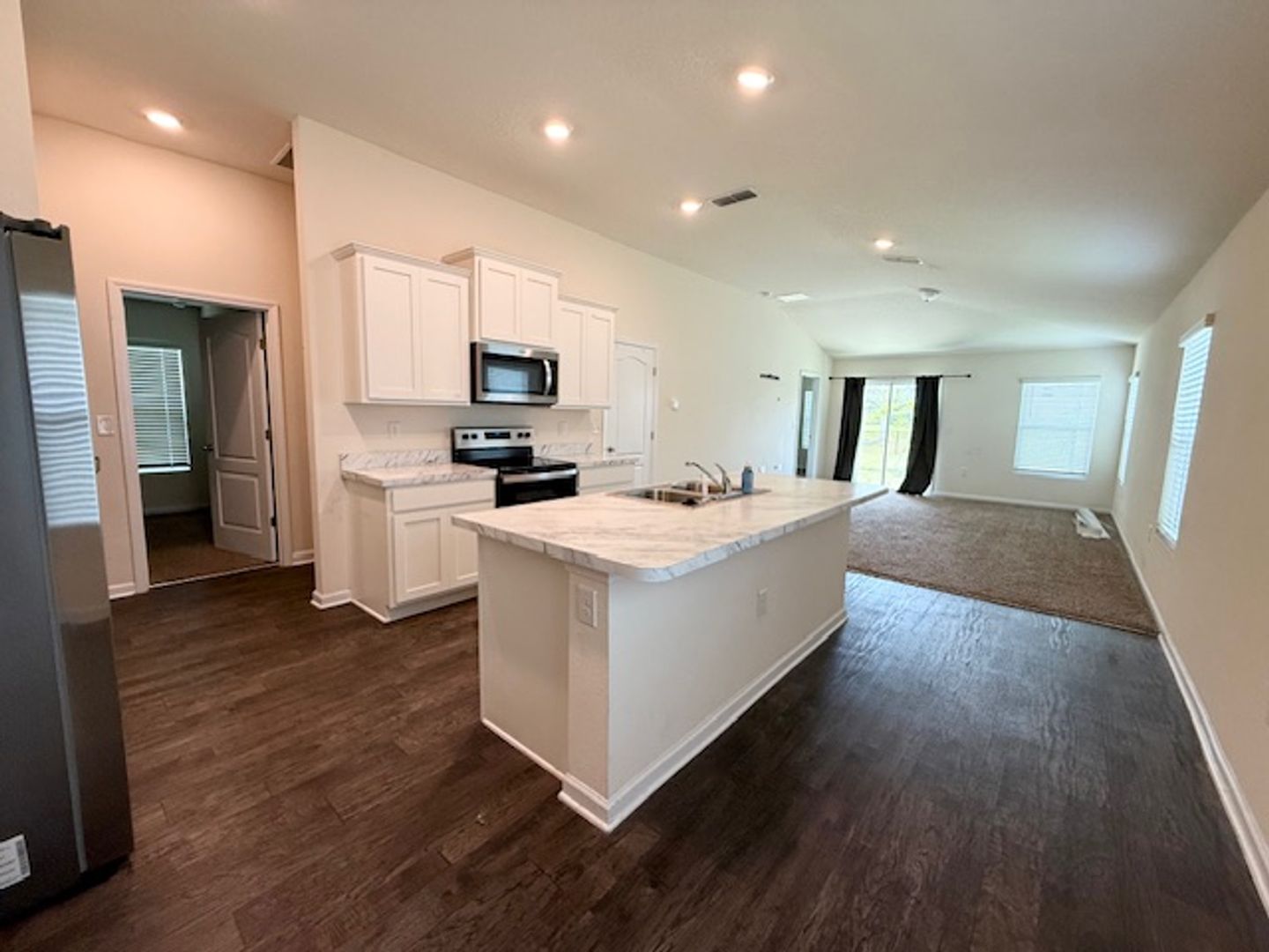 Charming 3 Bedroom, 2 Bath Home for Rent in Meadow Walk – Southside Jacksonville!