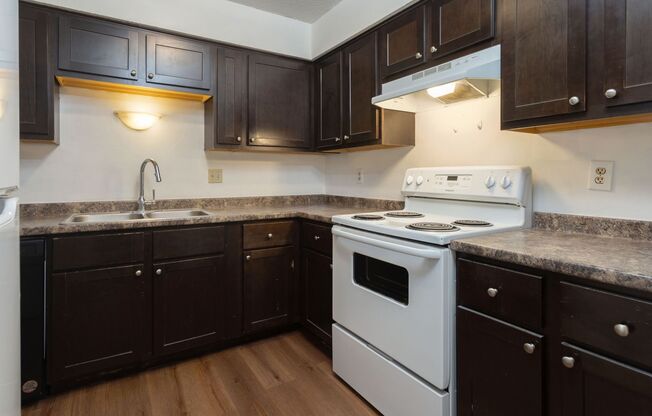 3 beds, 1 bath, $1,650, Unit 1432-2