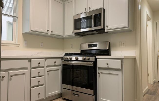 1 bed, 1 bath, 425 sqft, $2,350, Unit 1814B