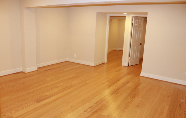 2 beds, 1 bath, 742 sqft, $2,500, Unit 114