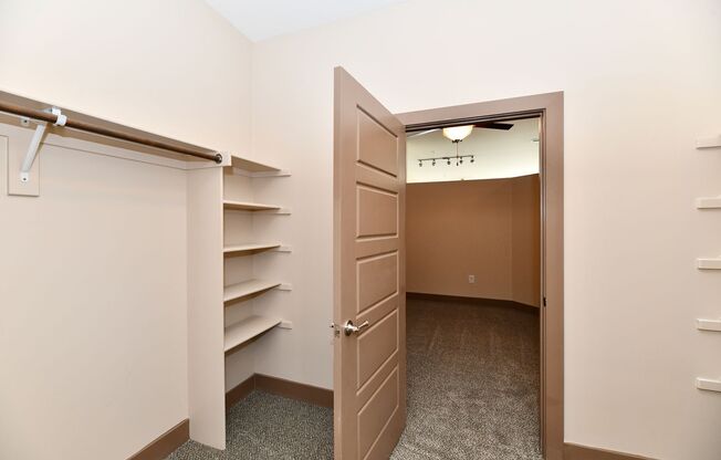 1 bed, 1 bath, 890 sqft, $1,399, Unit 881-405