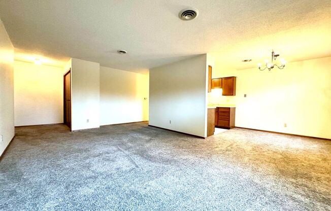 2 beds, 1.5 baths, 900 sqft, $995, Unit Apt 4