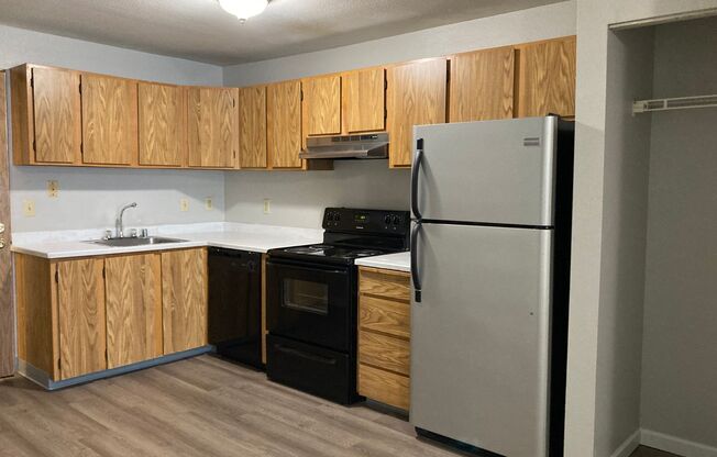 2 beds, 1 bath, 687 sqft, $2,095, Unit A404