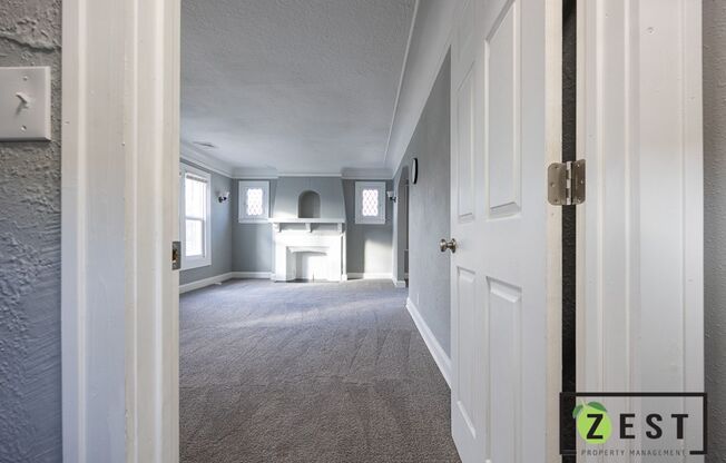 2 beds, 1 bath, 1,050 sqft, $900, Unit Upper