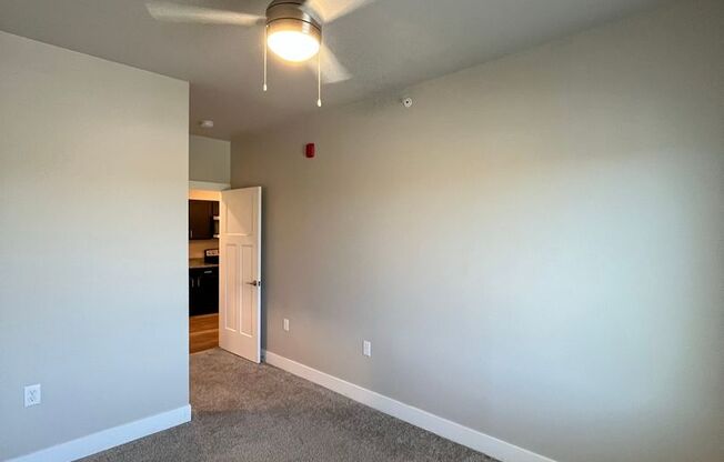 2 beds, 2 baths, 946 sqft, $1,550