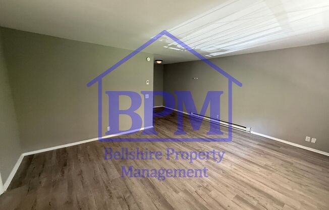 Budget-Friendly 2 Bed, 1 Bath Apartment – Harding Pl, Nashville
