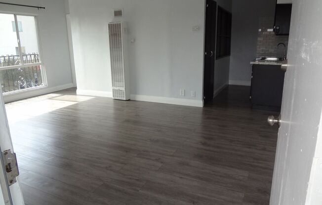 1 bed, 1 bath, $1,650, Unit F