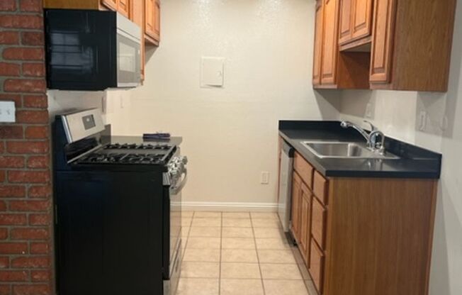 2 beds, 1.5 baths, 800 sqft, $2,295, Unit 1