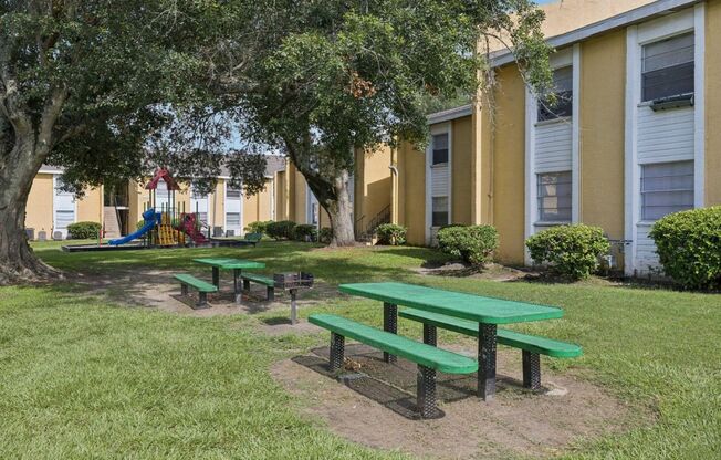 2 beds, 1 bath, $1,000, Unit 48