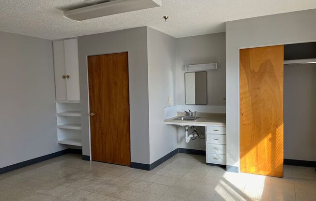 1 bed, 2 baths, 562 sqft, $1,095, Unit 112