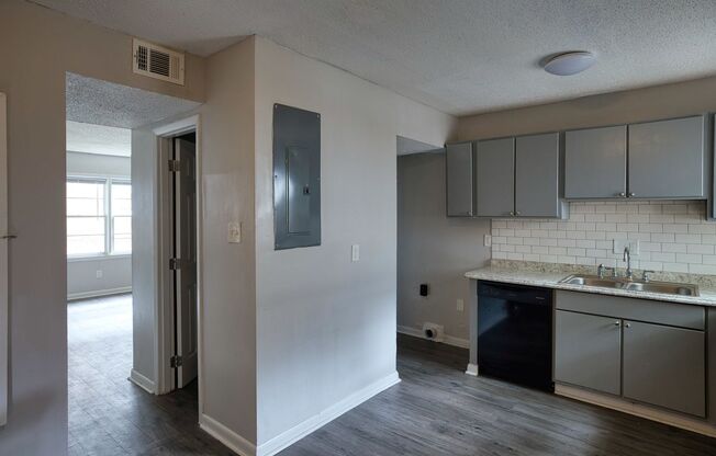 2 beds, 1.5 baths, $950, Unit Cambridge-106