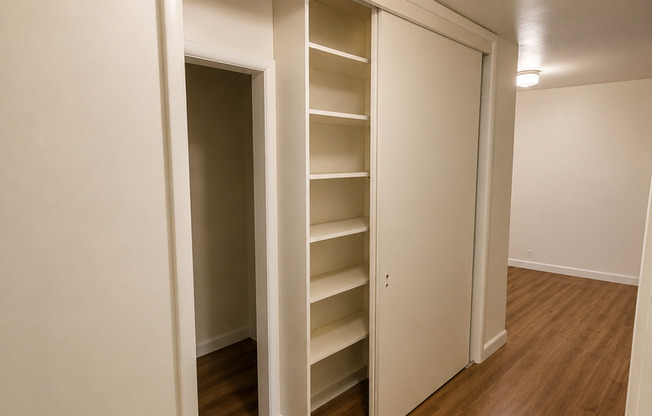 1 bed, 1 bath, $1,100, Unit 19