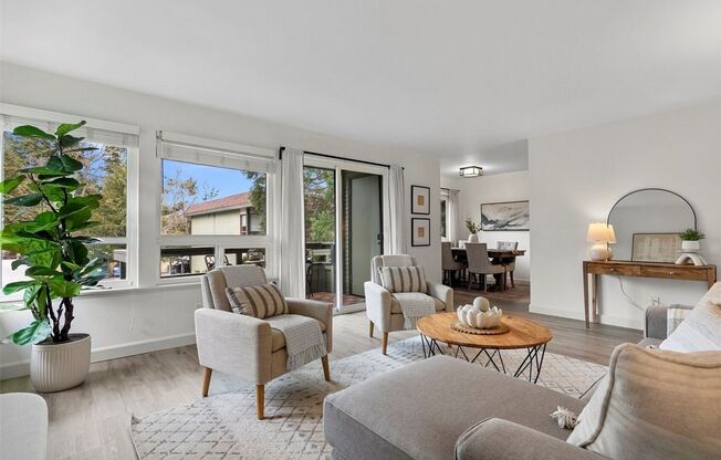 Modern 2BD/2BTH Condo for Lease Richmond Village Shoreline! *Small Pet Friendly*