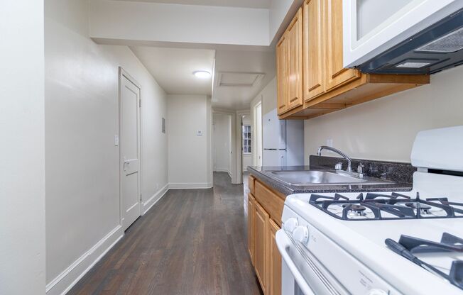 3 beds, 1 bath, $3,400, Unit 2