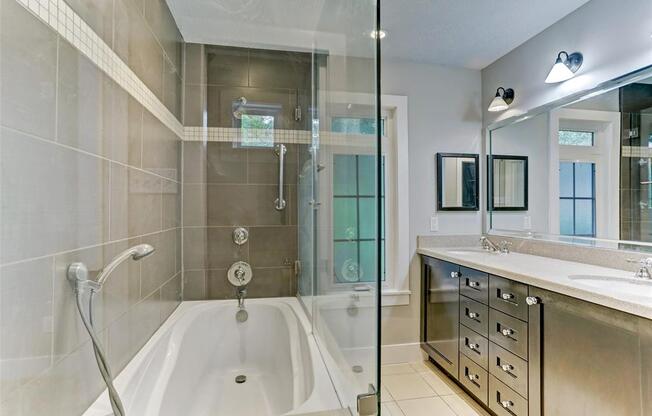 1717 VIKING DR