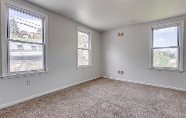 4 beds, 1.5 baths, $1,599, Unit Top