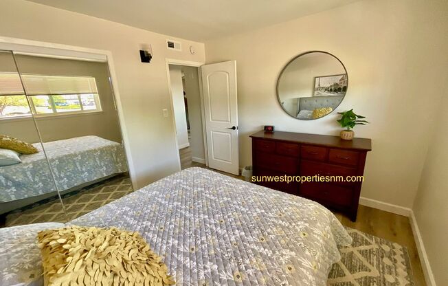 Dustin Ave. N. 2400 - Sunset House