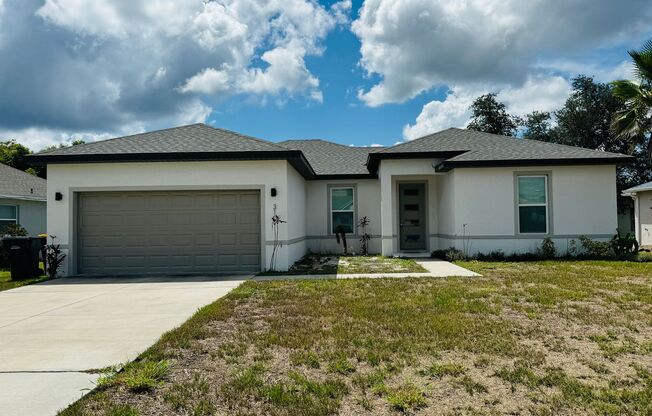 GORGEOUS 4 Bedroom, 2 Bathroom Home in Poinciana!!