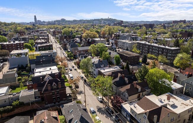 Heart of Shadyside - 5 Bedroom / 2.5 Bathroom w/ Outdoor Space & Off-Street Parking