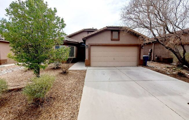 3 bed 2 bath home in Huning Ranch.