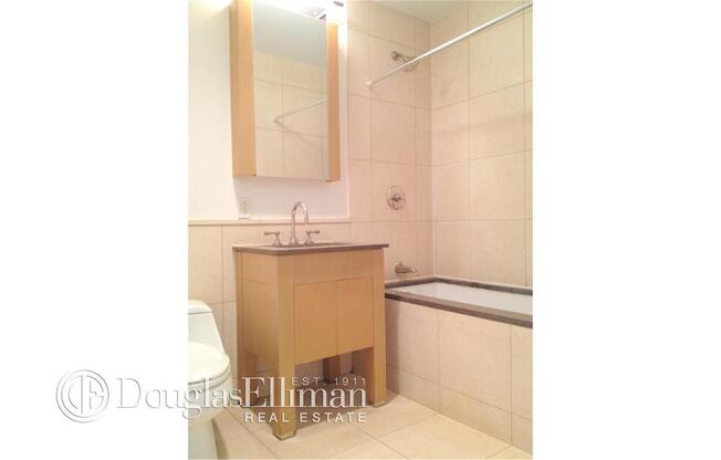 1 bed, 1 bath, 667 sqft, $4,200, Unit 7E