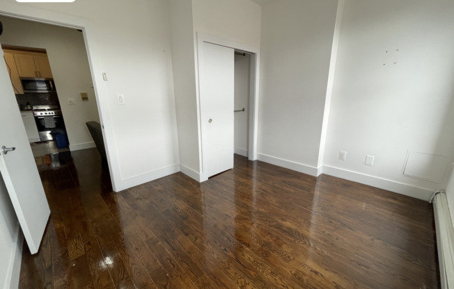 2 beds, 1 bath, $3,195, Unit 5C